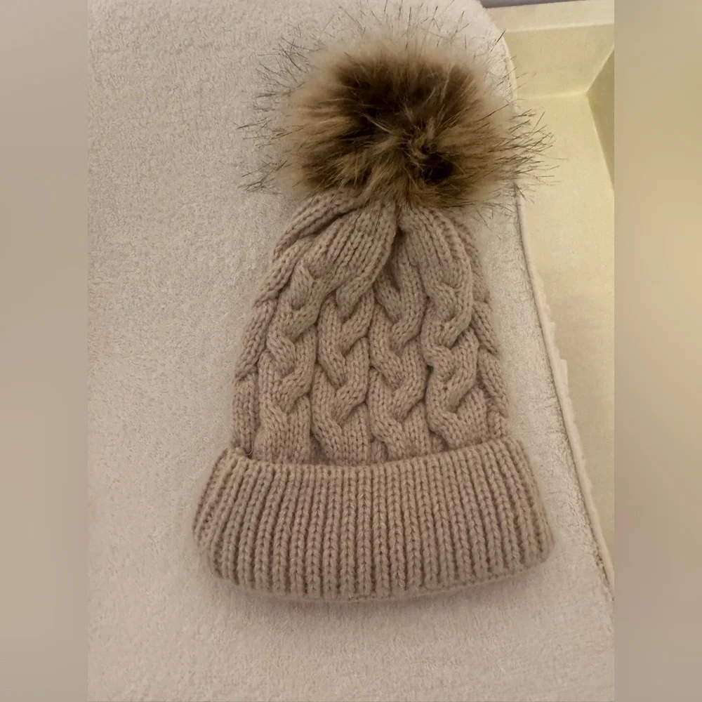 POM POM WINTER HAT NWOT